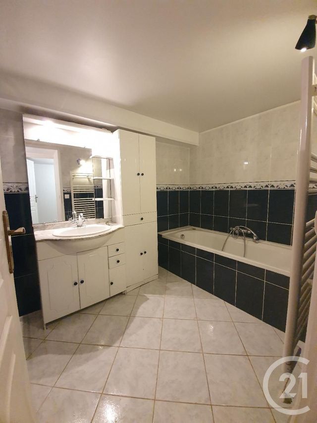 Afficher la photo en grand Appartement F3 à vendre - 3 pièces - 61.0 m2 - LA PENNE SUR HUVEAUNE - 13 - PROVENCE-ALPES-COTE-D-AZUR - Century 21 Concept Immobilier
