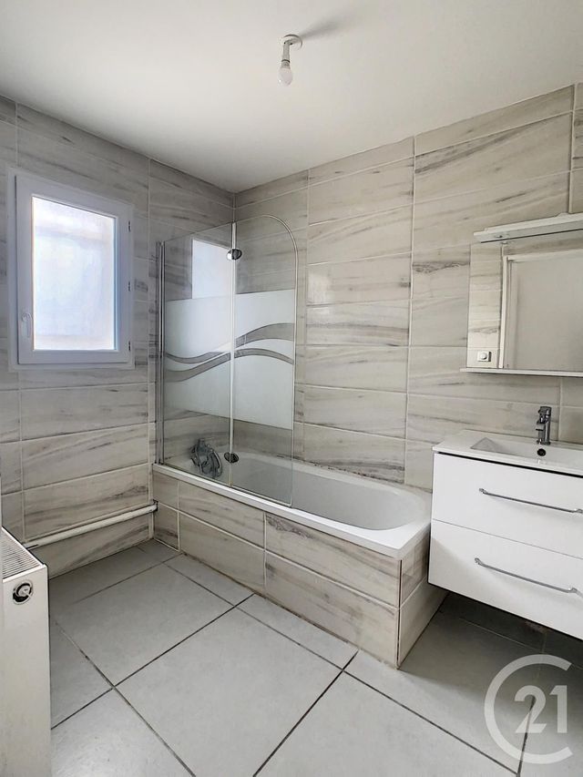 Afficher la photo en grand Appartement F3 à vendre - 3 pièces - 58.0 m2 - ALLAUCH - 13 - PROVENCE-ALPES-COTE-D-AZUR - Century 21 Concept Immobilier
