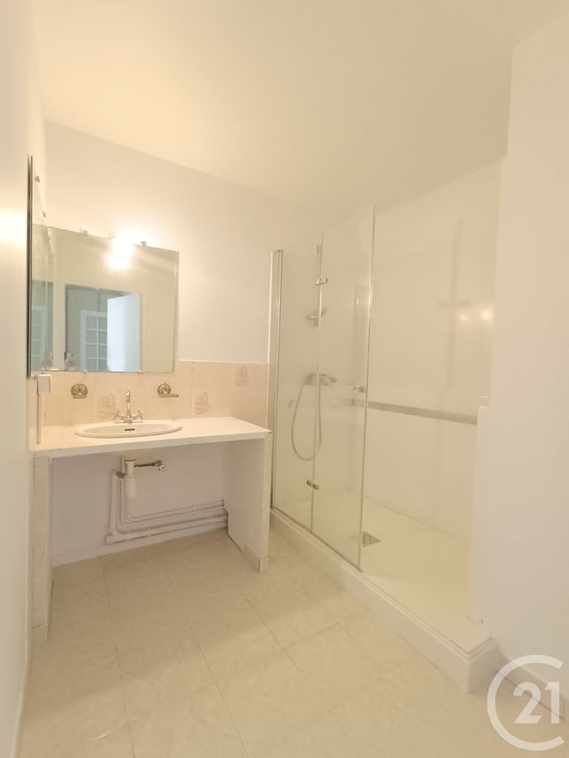 Appartement T3 à louer - 3 pièces - 66.0 m2 - PLAN DE CUQUES - 13 - PROVENCE-ALPES-COTE-D-AZUR - Century 21 Concept Immobilier