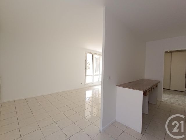 Appartement T3 à louer - 3 pièces - 66.0 m2 - PLAN DE CUQUES - 13 - PROVENCE-ALPES-COTE-D-AZUR - Century 21 Concept Immobilier