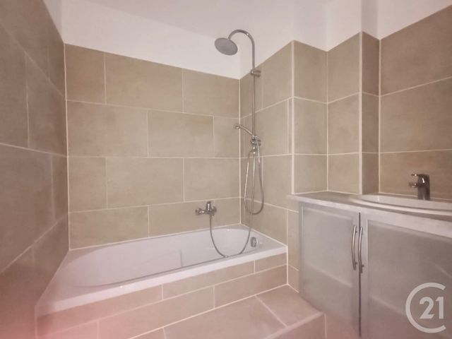 Appartement F4 à louer - 4 pièces - 68.56 m2 - ALLAUCH - 13 - PROVENCE-ALPES-COTE-D-AZUR - Century 21 Concept Immobilier