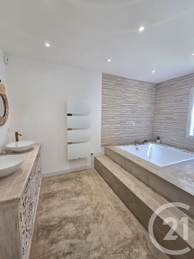 maison à louer - 5 pièces - 178.0 m2 - ALLAUCH - 13 - PROVENCE-ALPES-COTE-D-AZUR - Century 21 Concept Immobilier