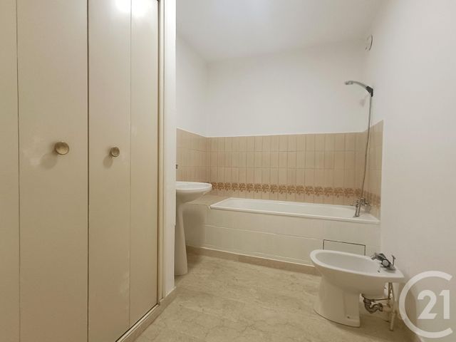 Appartement T2 à louer - 2 pièces - 55.98 m2 - MARSEILLE - 13012 - PROVENCE-ALPES-COTE-D-AZUR - Century 21 Concept Immobilier