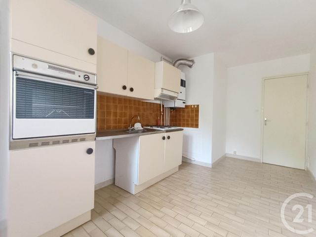 Appartement T2 à louer - 2 pièces - 55.98 m2 - MARSEILLE - 13012 - PROVENCE-ALPES-COTE-D-AZUR - Century 21 Concept Immobilier